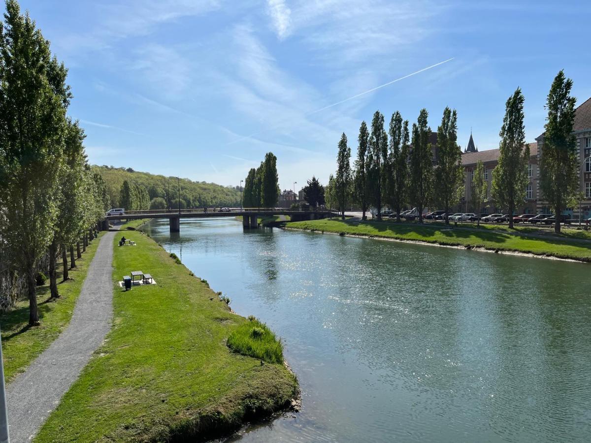 Le Voltaire Apartment Melun Bagian luar foto